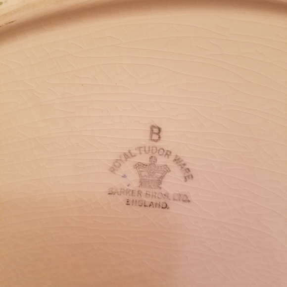 Royal Tudor Ware platter - Picture 3 of 3